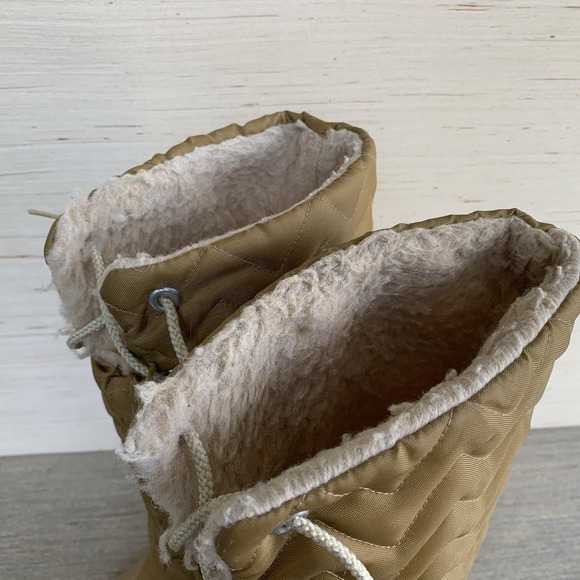 Women's Sz 8 Neutral Beige Tan Quilted Faux Fur Lining Duck Boots - Rubber Soles - Picture 12 of 16